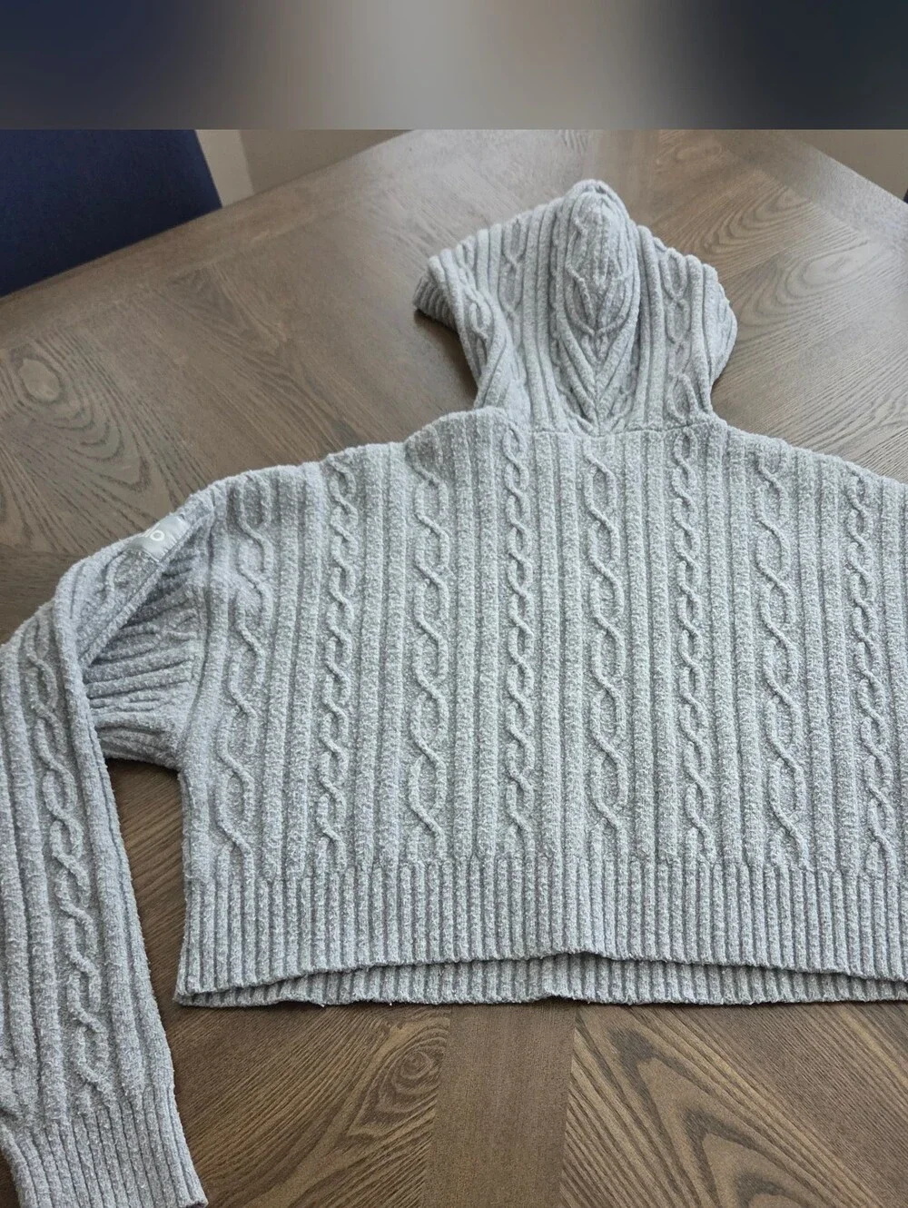 Alo Yoga Cable Knit Winter Bliss Cropped Hoodie Long Sleeve Gray sz  MEDIUM